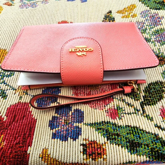 Coach Leather Tech Wristlet Wallet Pink Lemonade Women's NWT - Picture 5 of 12